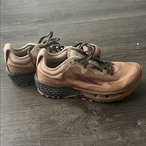 Altra Tan Sneakers Sleek Design Quick-Lace System